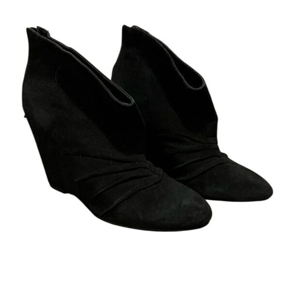 BCBG suede leather black 4” wedge Ruched ankle booties boots 8.5 Whimsigoth - Picture 1 of 8